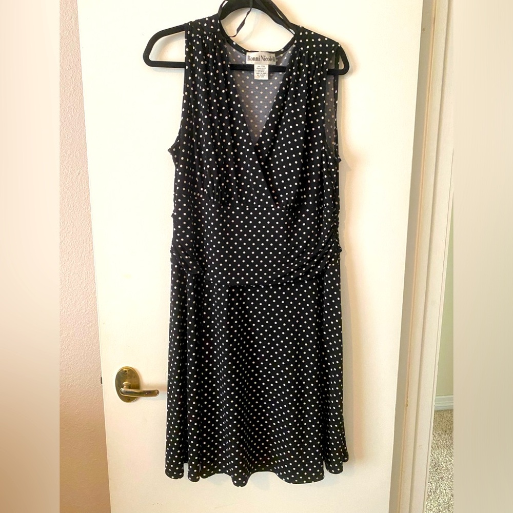 Ronni Nicole II,black dress w/white polka dots, Plus Size 20, v neck, sleeveless